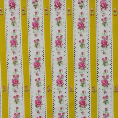 Chita com rosas e riscas amarelas