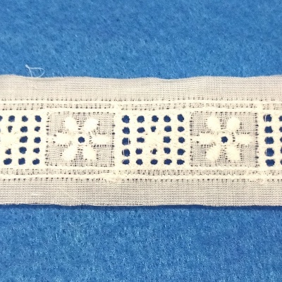 Entremeio com flores e rendilhado 5001