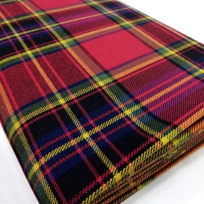 Tartan escocês em vermelho, preto e azul