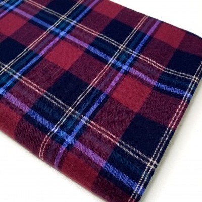 Flanela escocesa em bordeaux e azul
