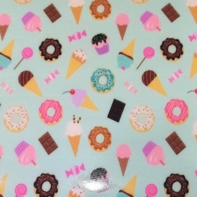 Plastificado com gelados e donuts