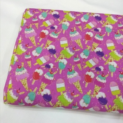 Gelados em fundo rosa fucsia