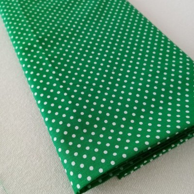 Bolinhas Brancas em Fundo Verde