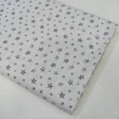 Fustão com Estrelas Cinza em Fundo Branco