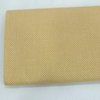 Pintinhas brancas em fundo amarelo torrado