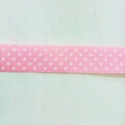 viés com pintinhas brancas em fundo rosa