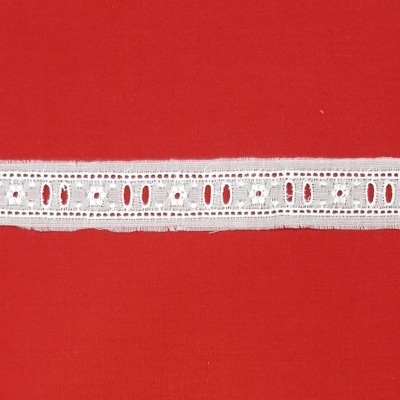 Entremeio com passa fita com flores 5073