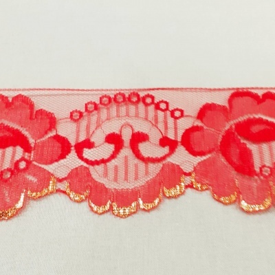 Renda vermelha com rosas e ponta dourada
