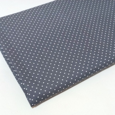 Poppy - Pintinhas brancas em fundo cinza escuro