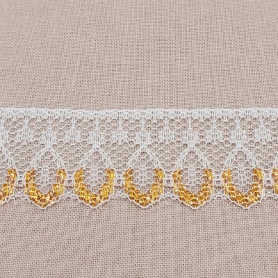 renda branca e dourado