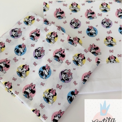 Lenços de tecido com estampado de Minnie Mouse e laços cor-de-rosa