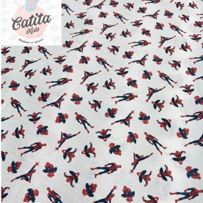 Tecido branco com estampado de Homem-Aranha em várias poses