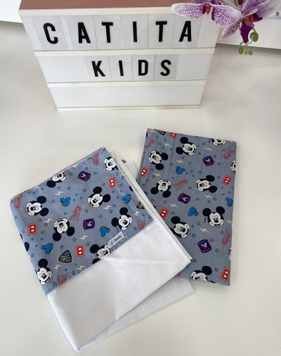 Peças de roupa com padrão Mickey Mouse e a luz de mesa CATITA KIDS