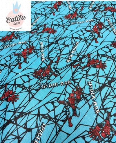 Tecido azul com padrão do Homem-Aranha e texto SPIDER-MAN.