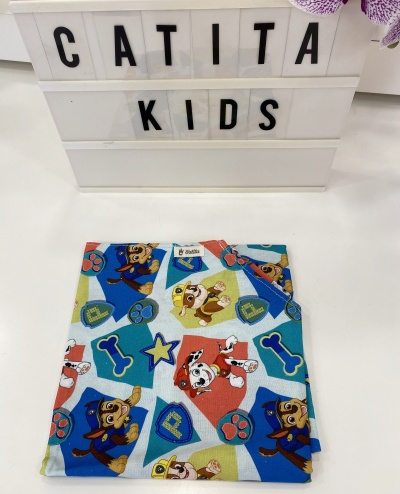 Lenço infantil com padrão Patrulha Pata com caixa luminosa CATITA KIDS ao fundo