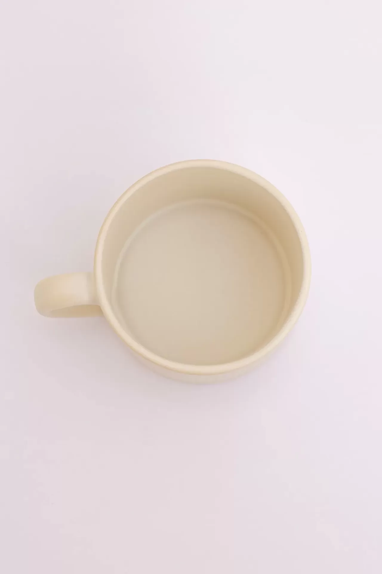 Caneca redonda de cerâmica creme vista superior