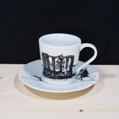 Conjunto de chávena e prato com desenho a preto de ruínas clássicas