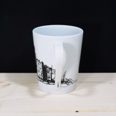 Caneca branca com ilustração preta de edifícios