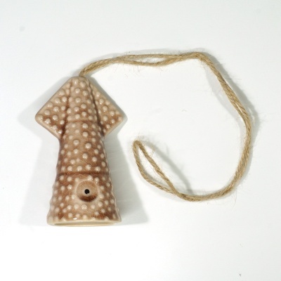 Sino decorativo em cerâmica com corda para pendurar