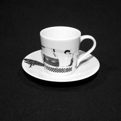 Chávena e pires em porcelana branca com padrão preto e branco