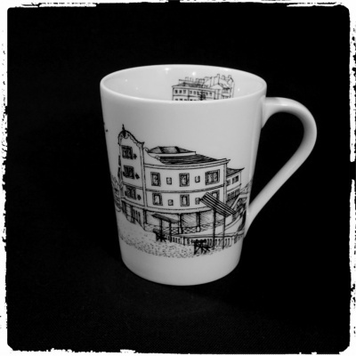 Caneca branca com ilustração arquitectónica em preto
