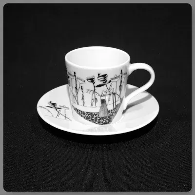 Chávena de café em porcelana branca com ilustração Jungle Love. Peça decorativa exclusiva
