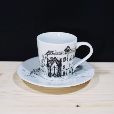 Conjunto de chávena e prato em cerâmica com desenho arquitetónico preto