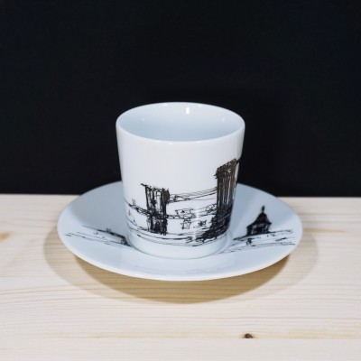 Conjunto de chávena e pires em porcelana branca com decoração a preto