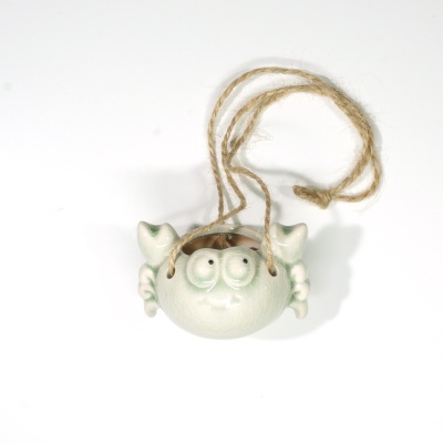 Anel de cerâmica branco em forma de peixe com corda para pendurar