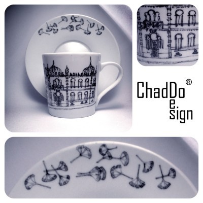 conjunto chávena e pires porcelana branca com desenho arquitetónico e folhas pretas