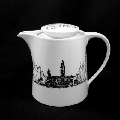 Bule branco em cerâmica com desenho urbano preto