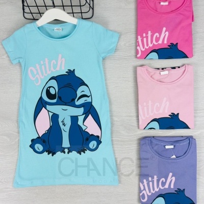 T-shirts coloridas para crianças com estampa do personagem Stitch e texto 'Stitch'