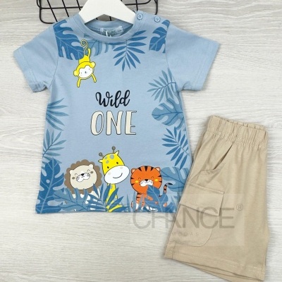 Conjunto infantil t-shirt azul com animais e calções bege