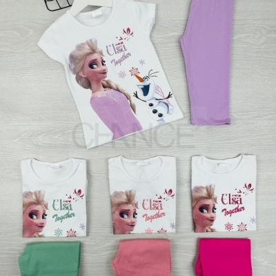 Conjunto roupa infantil com t-shirt branca e leggings coloridas