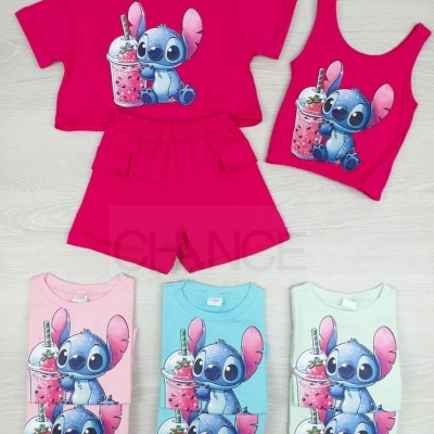 Conjuntos de pijama coloridos com estampa do personagem Stitch e bebida.