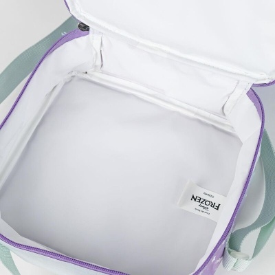 Mala térmica branca com fecho roxo e alças verde-água aberta mostrando interior limpo e etiqueta com texto.