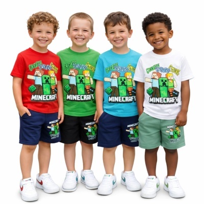 Crianças com roupa de Minecraft em várias cores