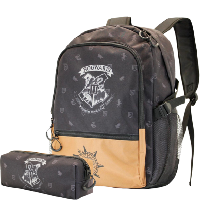 Mochila preta e castanha com estampa de Hogwarts e estojo