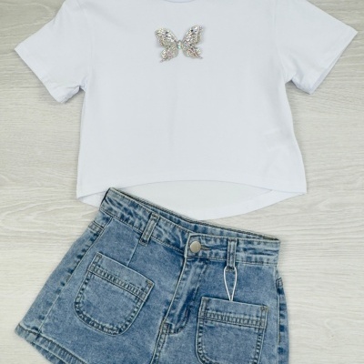 Conjunto infantil t-shirt branca com borboleta e calções de ganga azul