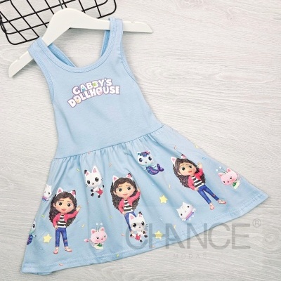 Vestido azul claro com personagens animados e texto GABBY'S DOLLHOUSE