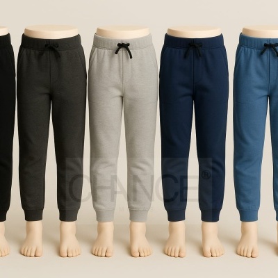 Cinco calças de fato de treino em algodão em várias cores