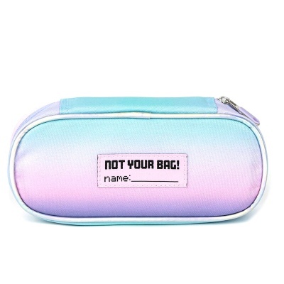 Estojo escolar com gradiente azul, lilás e rosa e etiqueta 'NOT YOUR BAG! name:'