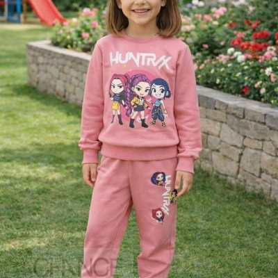 Conjunto rosa para criança com estampado e texto HUNTRAX