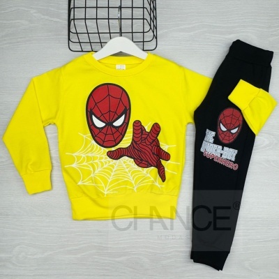 Conjunto infantil amarelo e preto com estampas do Homem-Aranha