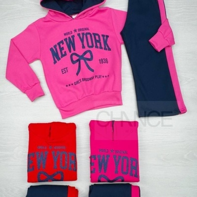 Conjuntos de roupa infantil com sweatshirts rosa e vermelha com capuz e calças azul escuro com faixas laterais