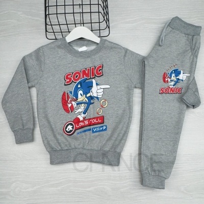 Conjunto infantil cinzento com estampado colorido do personagem Sonic