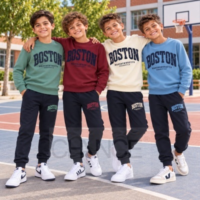 Conjunto de roupa desportiva para crianças colorido com texto BOSTON em campo de basquetebol ao ar livre