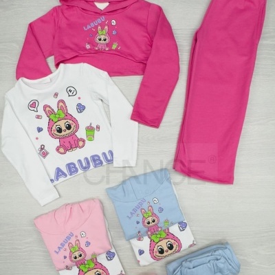 Conjunto de roupa infantil com t-shirt estampada de coelho e calças em rosa, azul claro e branco