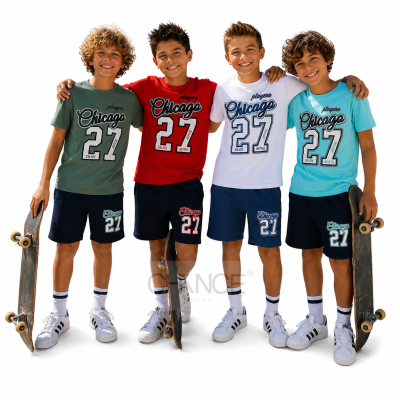 Quatro rapazes com roupa desportiva colorida e skates