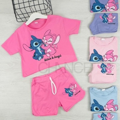 Conjunto infantil de t-shirt e calções com estampa Stitch & Angel em várias cores.